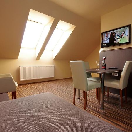 Corvin Apartman Jula Exterior foto