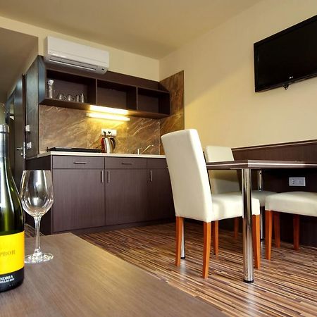 Corvin Apartman Jula Exterior foto