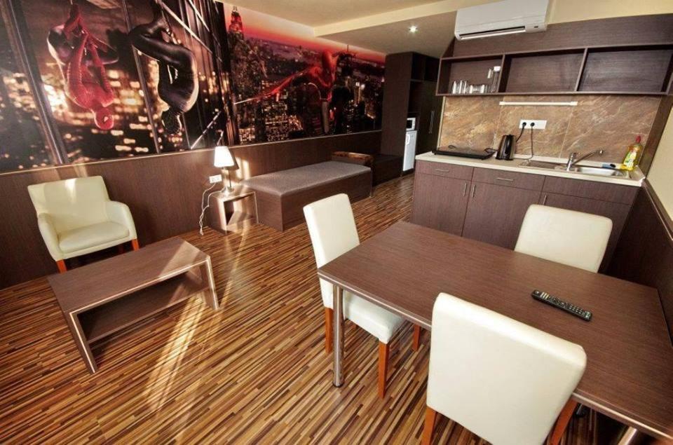 Corvin Apartman Jula Exterior foto