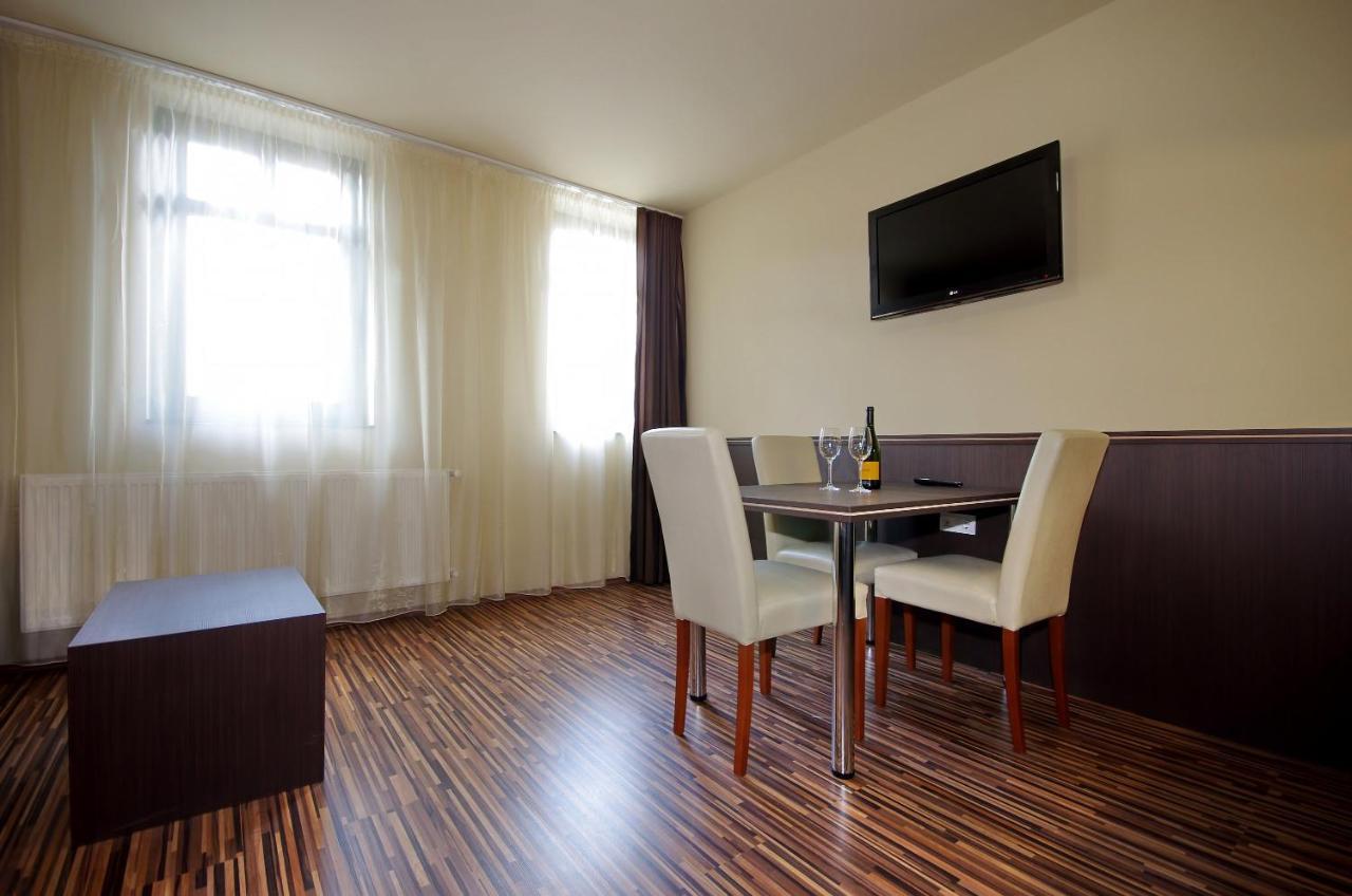 Corvin Apartman Jula Exterior foto
