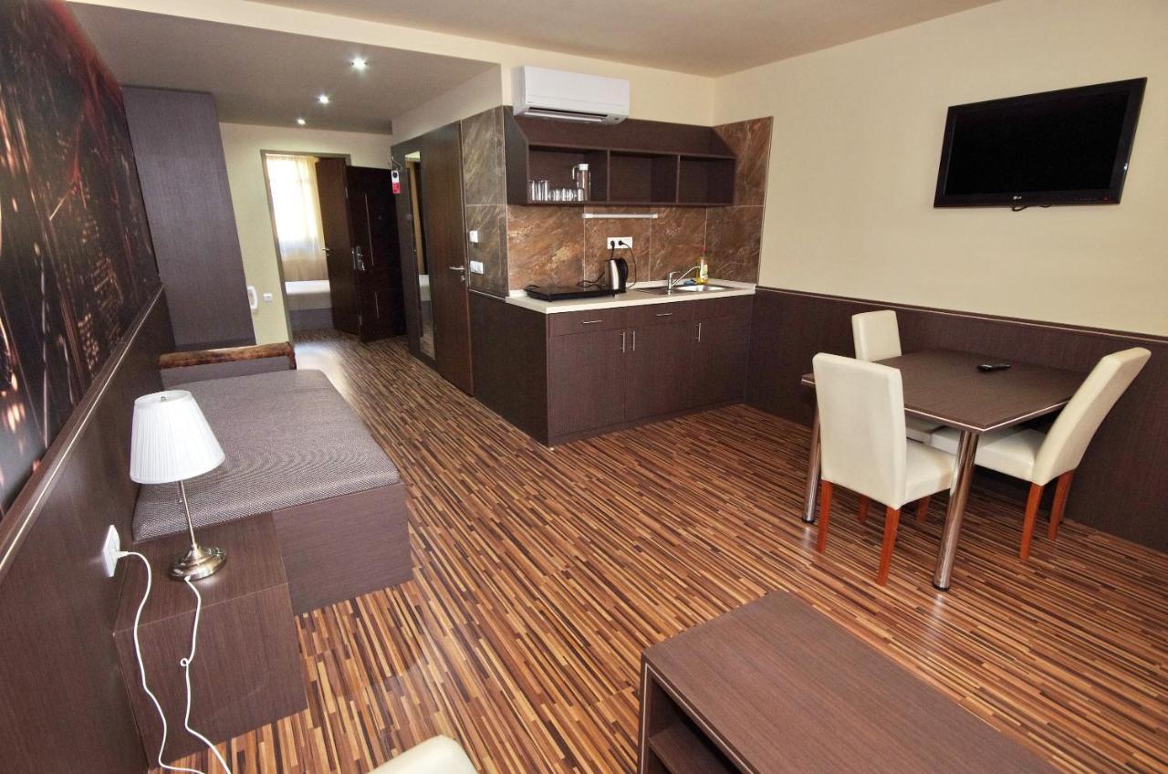 Corvin Apartman Jula Exterior foto