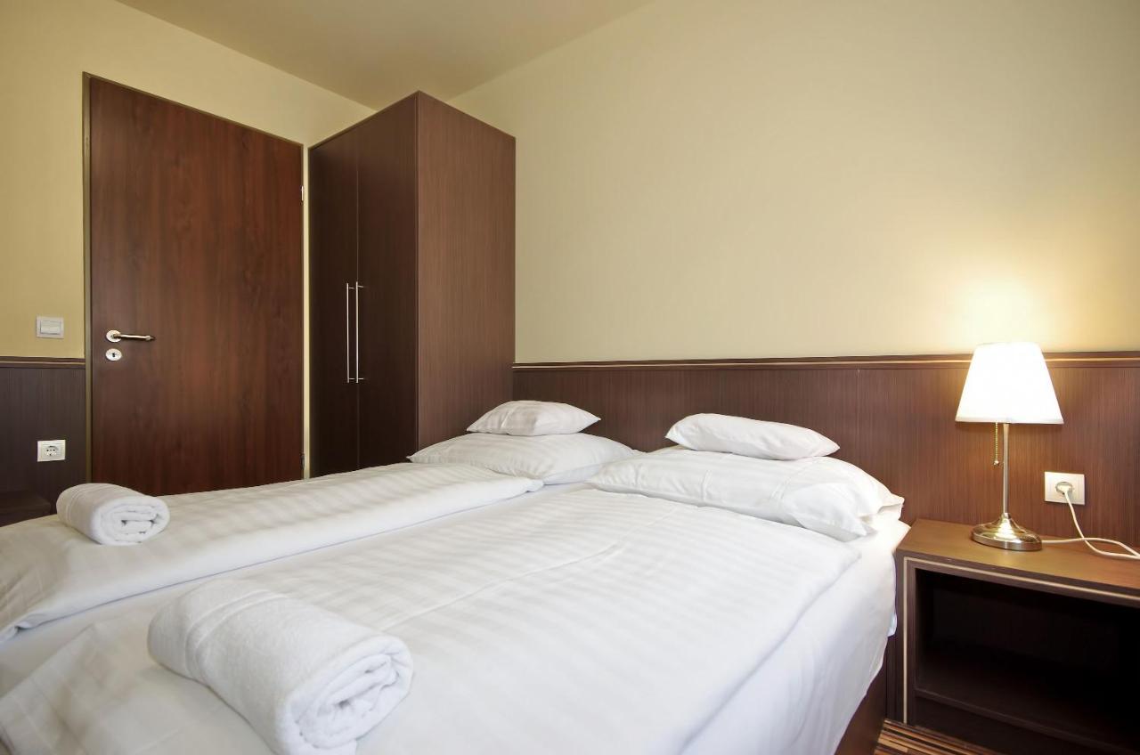 Corvin Apartman Jula Exterior foto