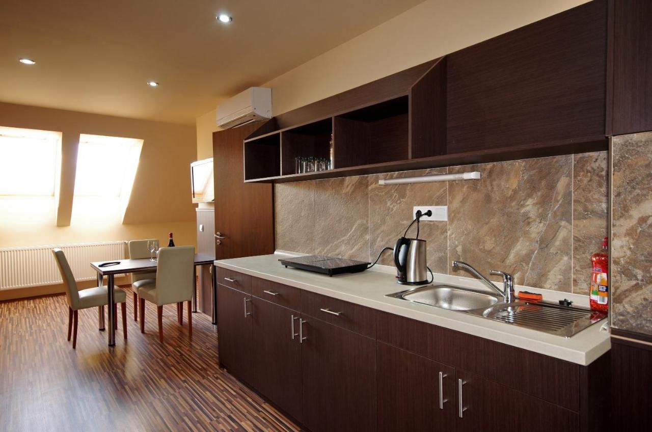 Corvin Apartman Jula Exterior foto